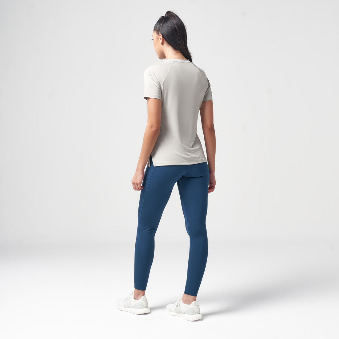 ESSENTIAL WEIGHTLESS TEE - WILLOW GREY